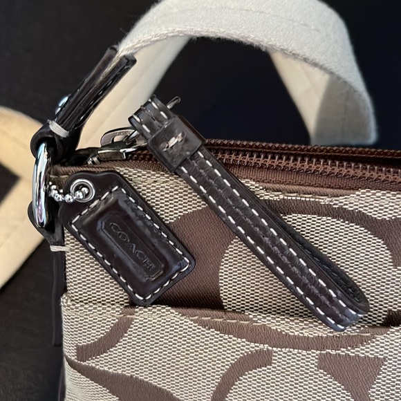 Vintage Coach crossbody bag w/adjustable strap. brown&beige with stitched C’s. - Picture 2 of 6